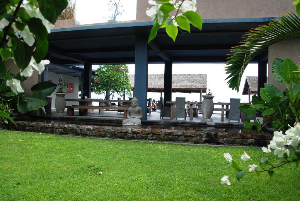 Cafe Alberto B And B Senggigi Exterior photo