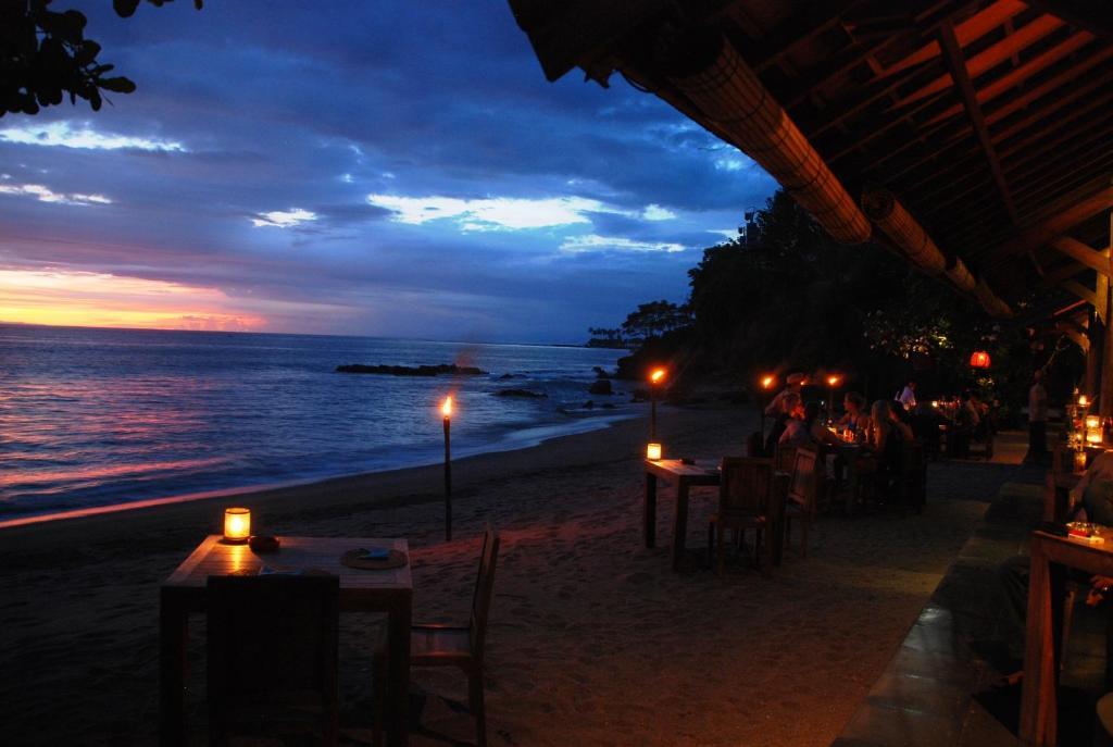 Cafe Alberto B And B Senggigi Exterior photo